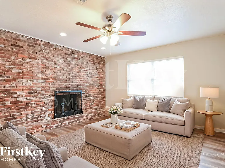 504 Saint Dunstan Way — Photo 4