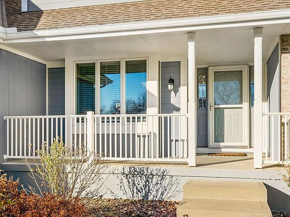 2nd image of 210 Surrey Ct