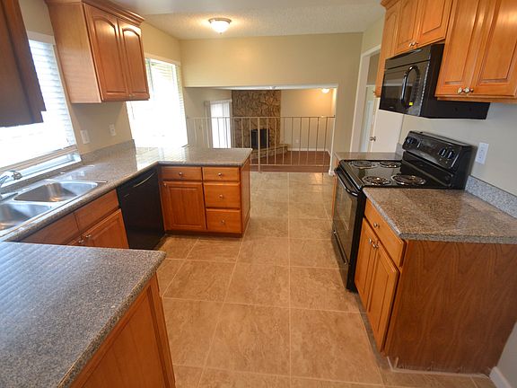 5th image of 531 Maywood Way