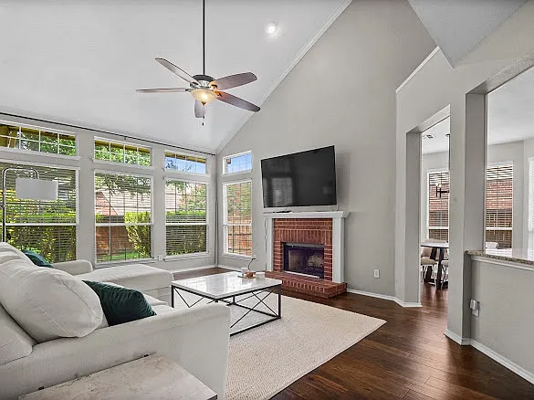 10800 Alexandria Dr — Photo 8