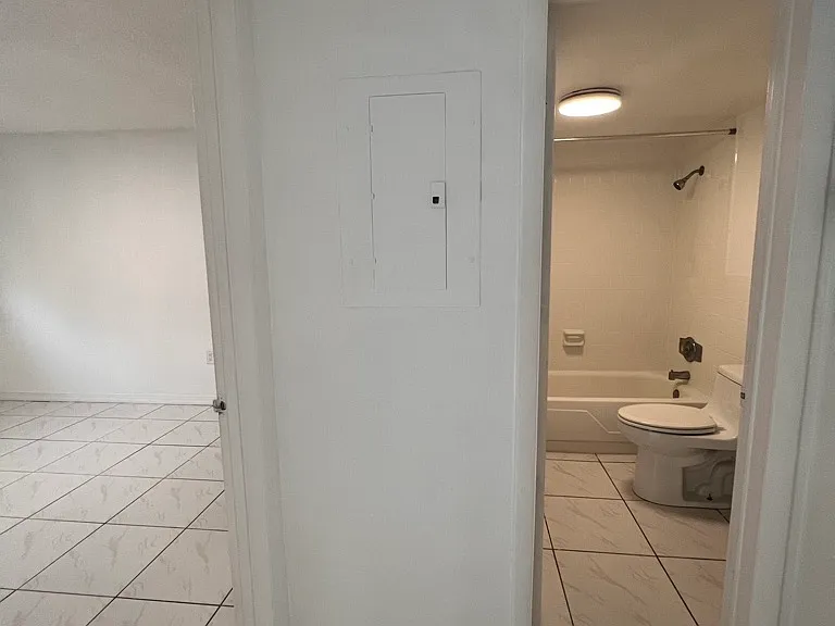 520 NE 38th St #6 — Photo 10