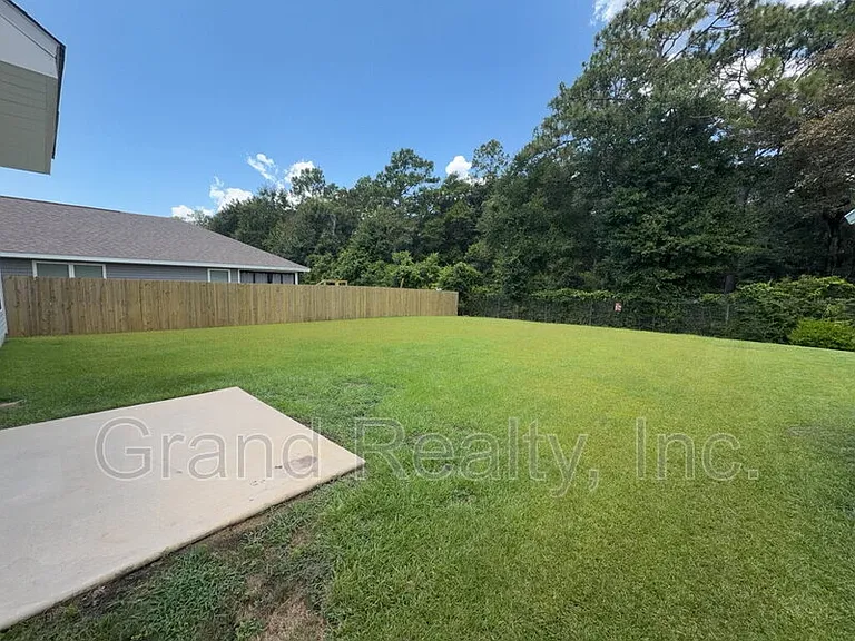 5431 Peach Dr — Photo 32