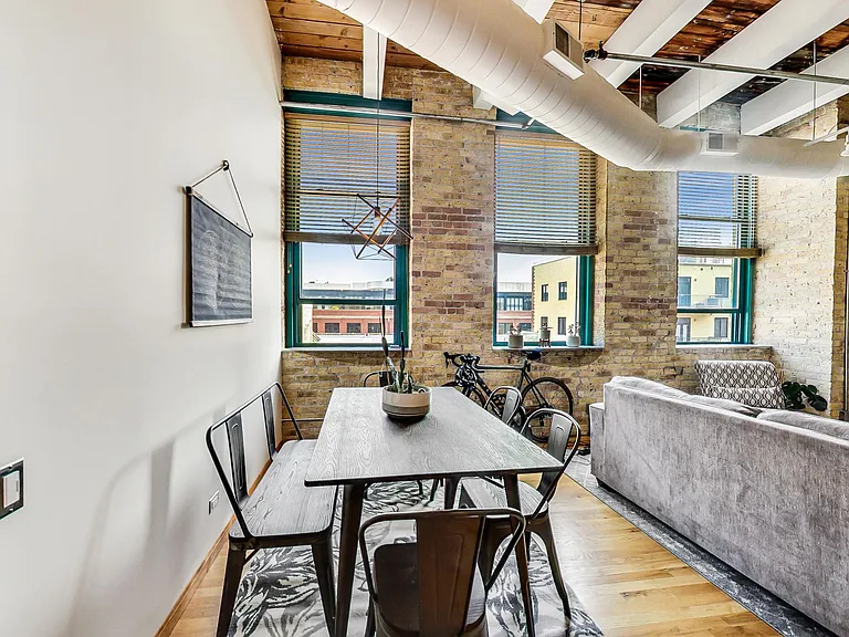 312 N May St #4K — Photo 5