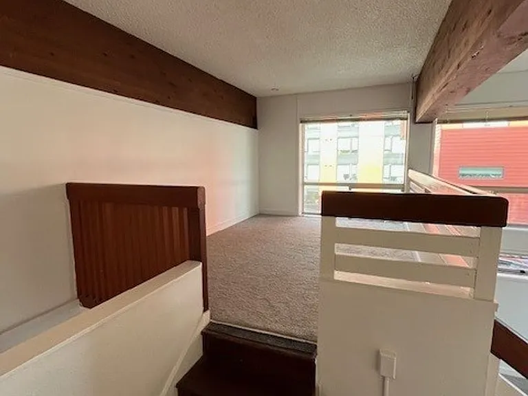 Renovated Queen Anne Apartment — Photo 2