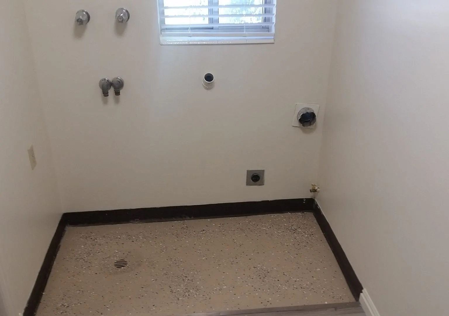 Rosewood Condos — Photo 4