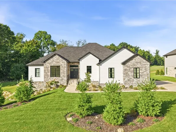 6879 Kyle Rdg, Canfield, OH 44406