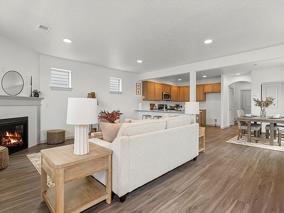 5811 Living Room 1 Edit