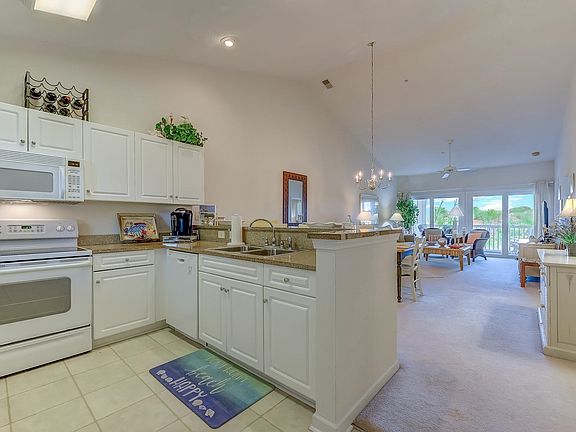 4th image of 601 Hillside Dr. #3733