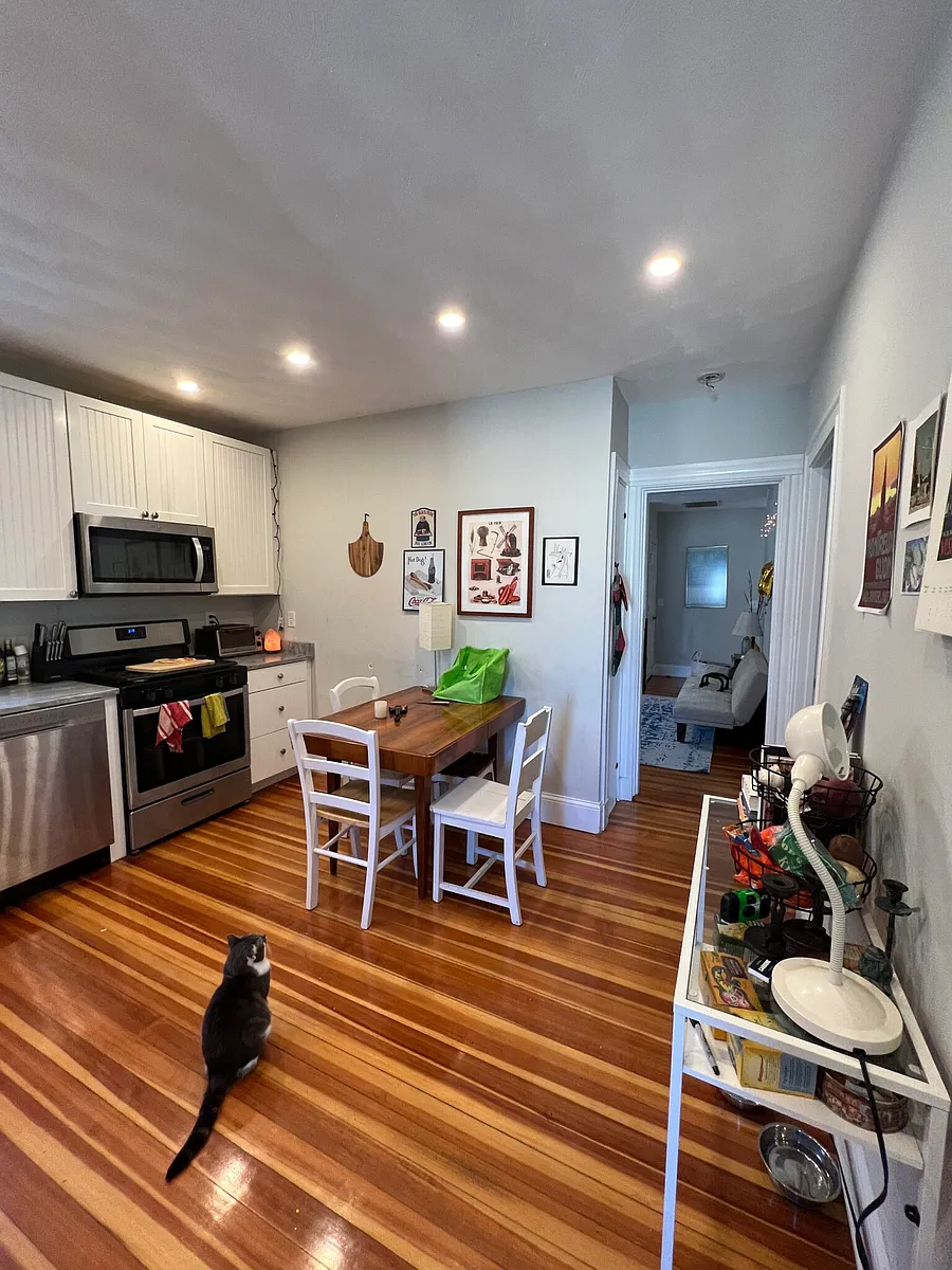 Building Photo - 305 Highland Ave #3L