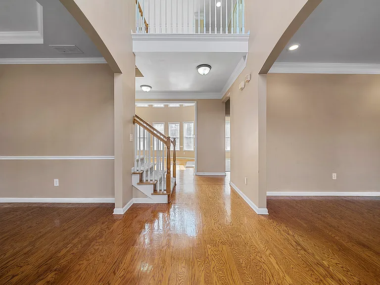130 Candler Ct — Photo 2