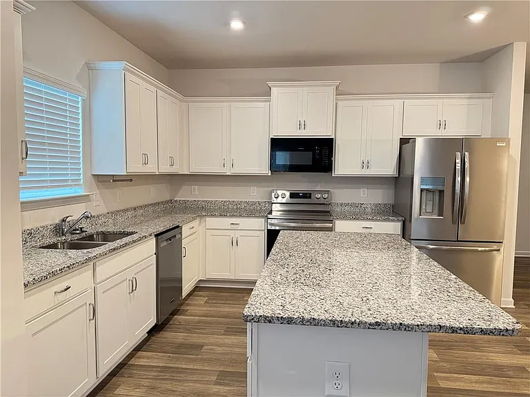 4 Bennett Way — Photo 10
