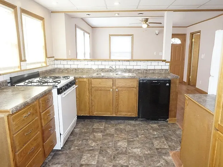 2601 Cottonwood Ct — Photo 15
