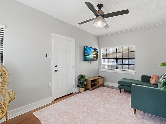 3rd image of 808 Altaloma Ave