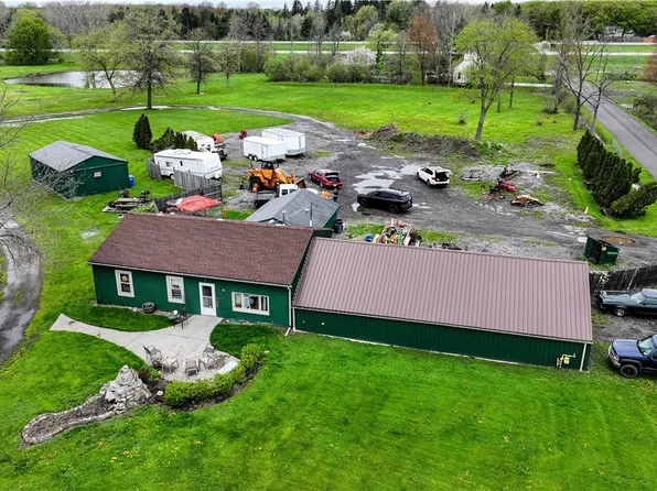 2572 Lakeview Rd, Lake View, NY 14085