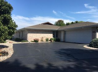3300 Island Clb S, Racine, WI 53405
