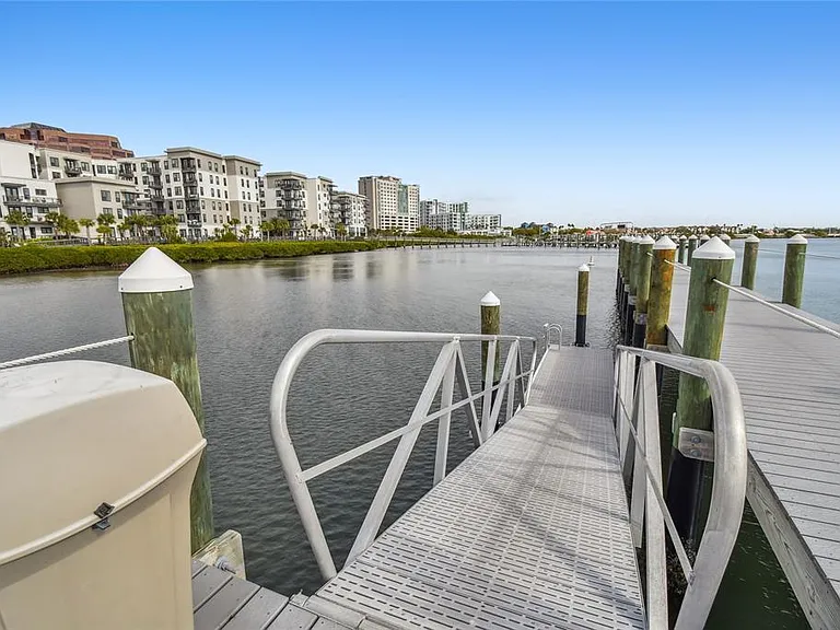 5211 Bay Club Cir — Photo 28