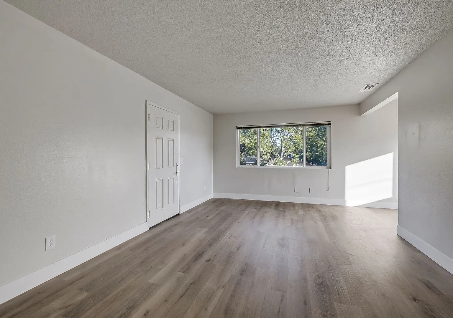 The Sheridan Apartments — Photo 3
