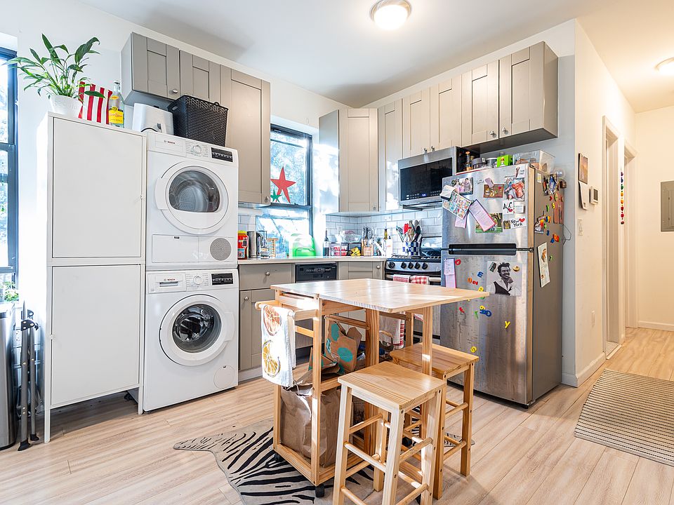2nd image of 739 President St #3B
