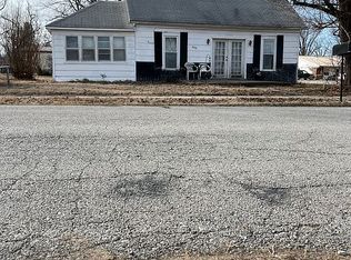 400 S Hendricks St, Lowry City, MO 64763