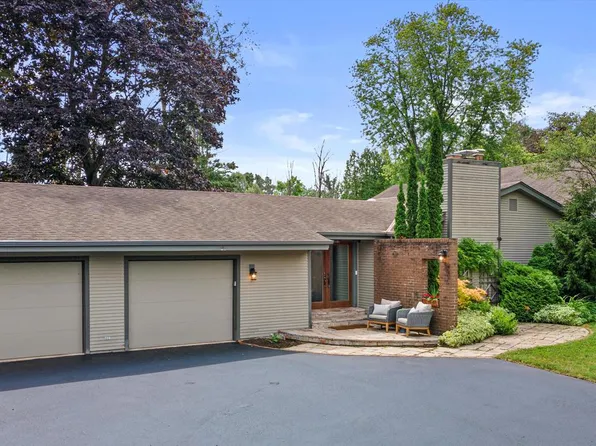 1465 West County Line ROAD, River Hills, WI 53217