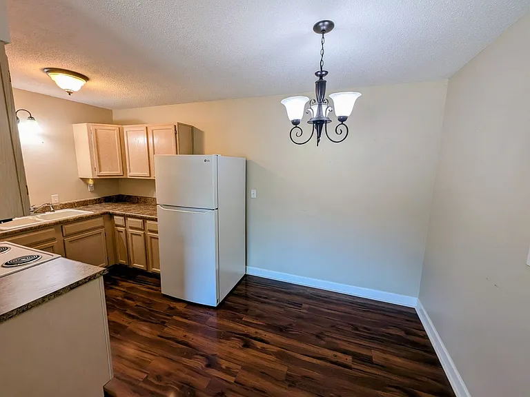 2811 Pembroke Ln #A10 — Photo 2