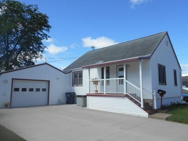 1st image of 406 W Benton St