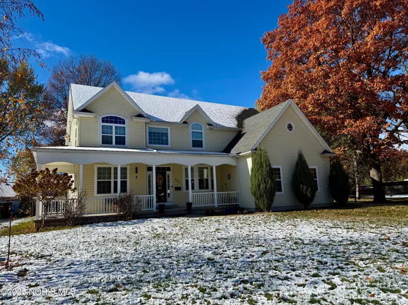 333 Colony Rd, Rossford, OH 43460