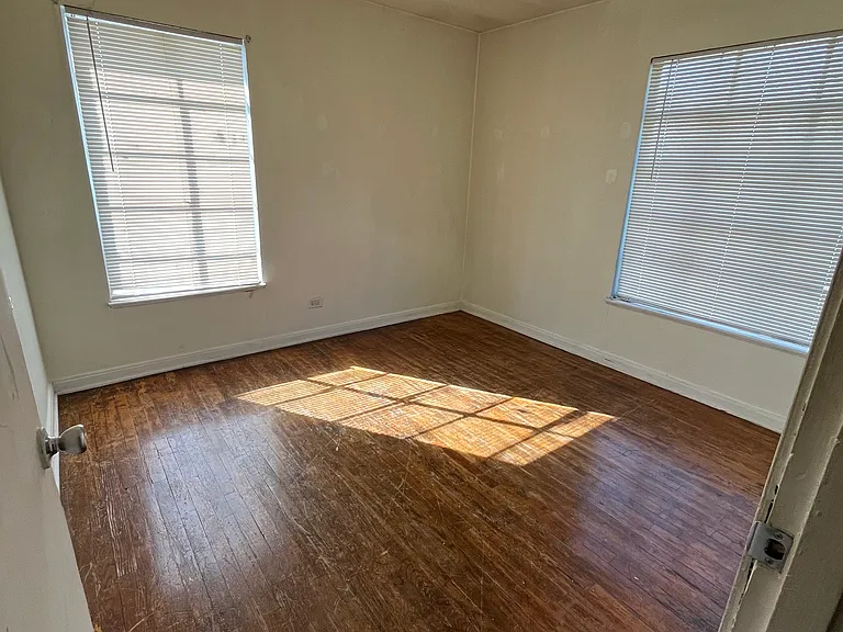 1215 W Morton St — Photo 7