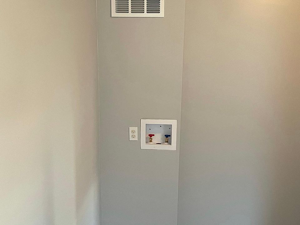 1st image of 1525 W 4th St