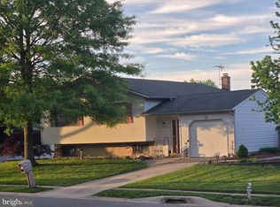 18 Stearrett Dr, Newark, DE 19702