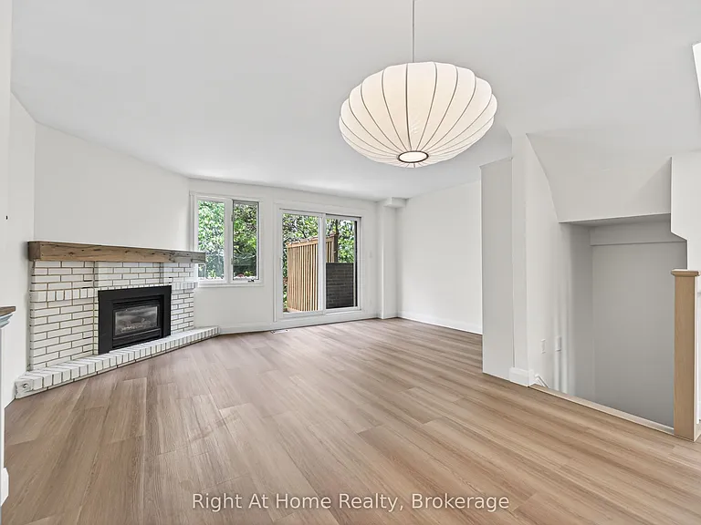 109 Brant St — Photo 33