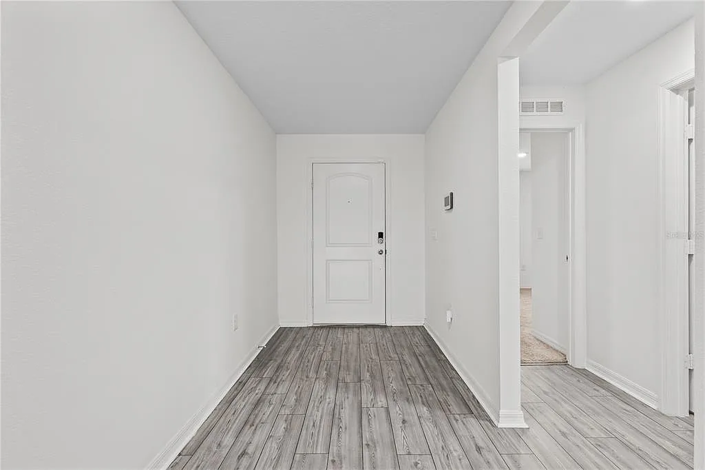 3 bed, 2.0 bath, 1383 sqft, $1,950 — Photo 2