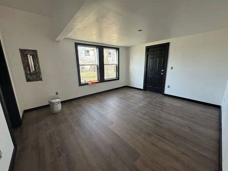 220 NW 9th St — Photo 7