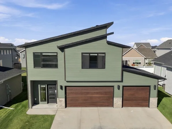 7327 Madelyn Ln S, Fargo, ND 58104