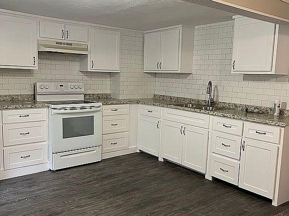 2nd image of 136 NE 9th St APT B