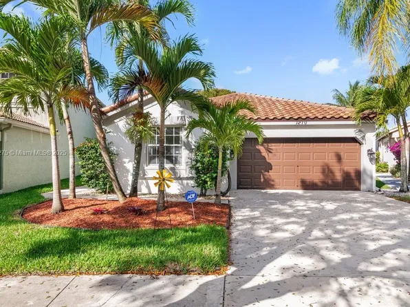 1210 Oakwater Dr, Royal Palm Beach, FL 33411