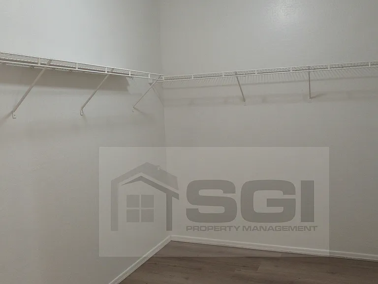 3123 W Pleasant Ln — Photo 11