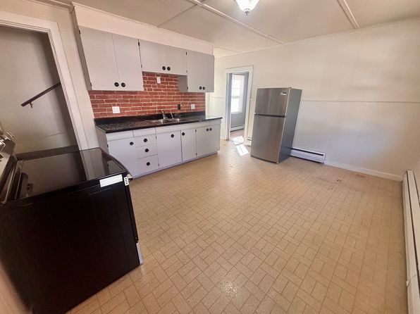 8 Demeritt St #8