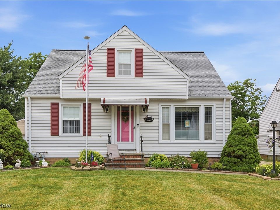 1st image of 2212 Larchmont Dr