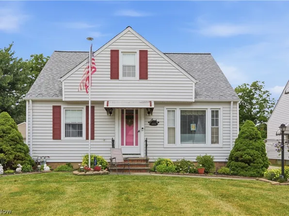 2212 Larchmont Dr, Wickliffe, OH 44092