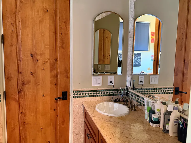 6172 Valley View Rd — Photo 2