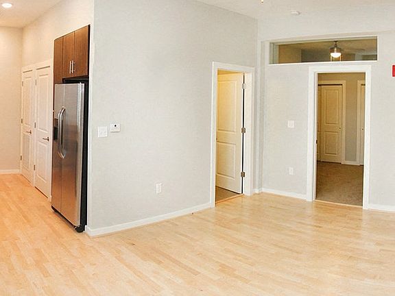 3rd image of 523 E Main St APT 204