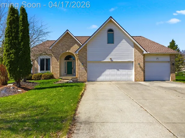 8378 Windstone Ct, Goodrich, MI 48438