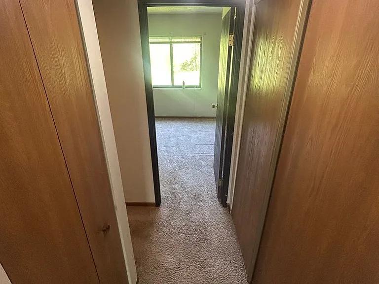 221 S Ivy Ln — Photo 4