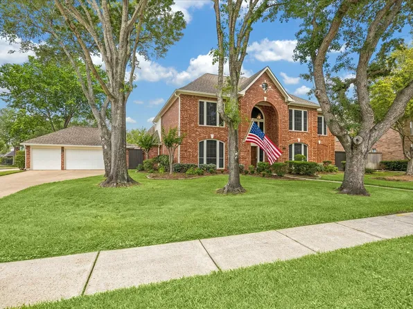 831 Live Oak Ln, Seabrook, TX 77586