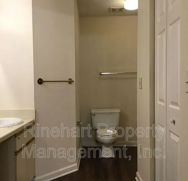1573 Hunt Club Ct — Photo 9
