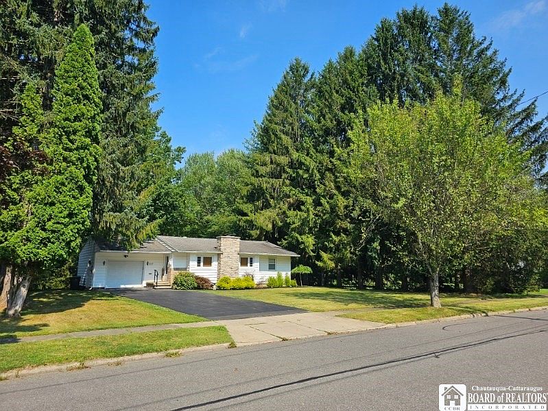 1st image of 117 Sanford Dr