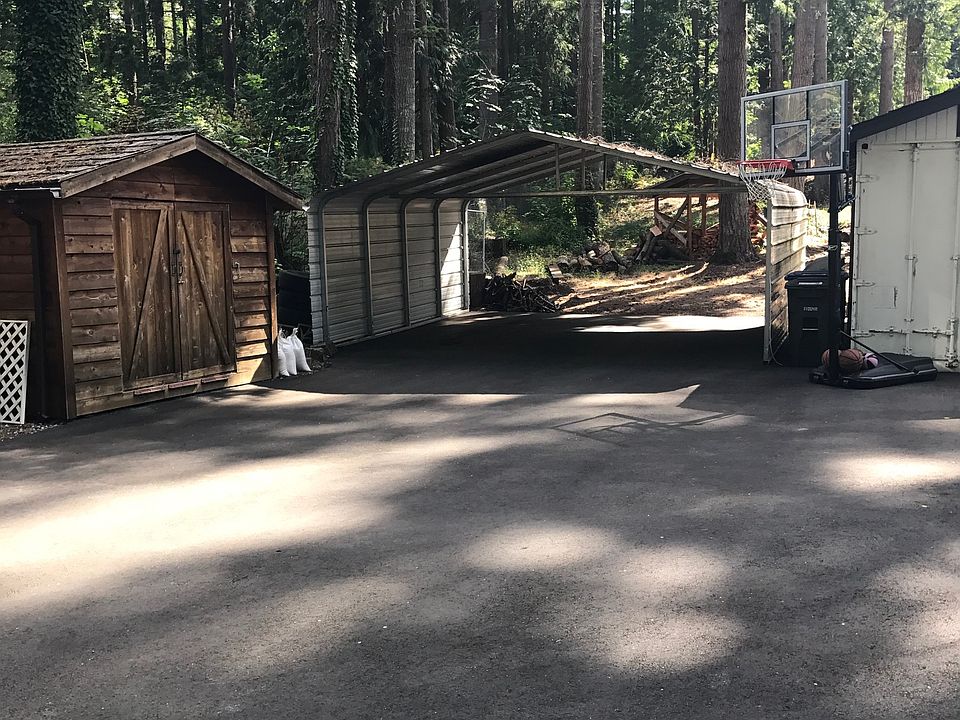 Double carport and 2 sheds