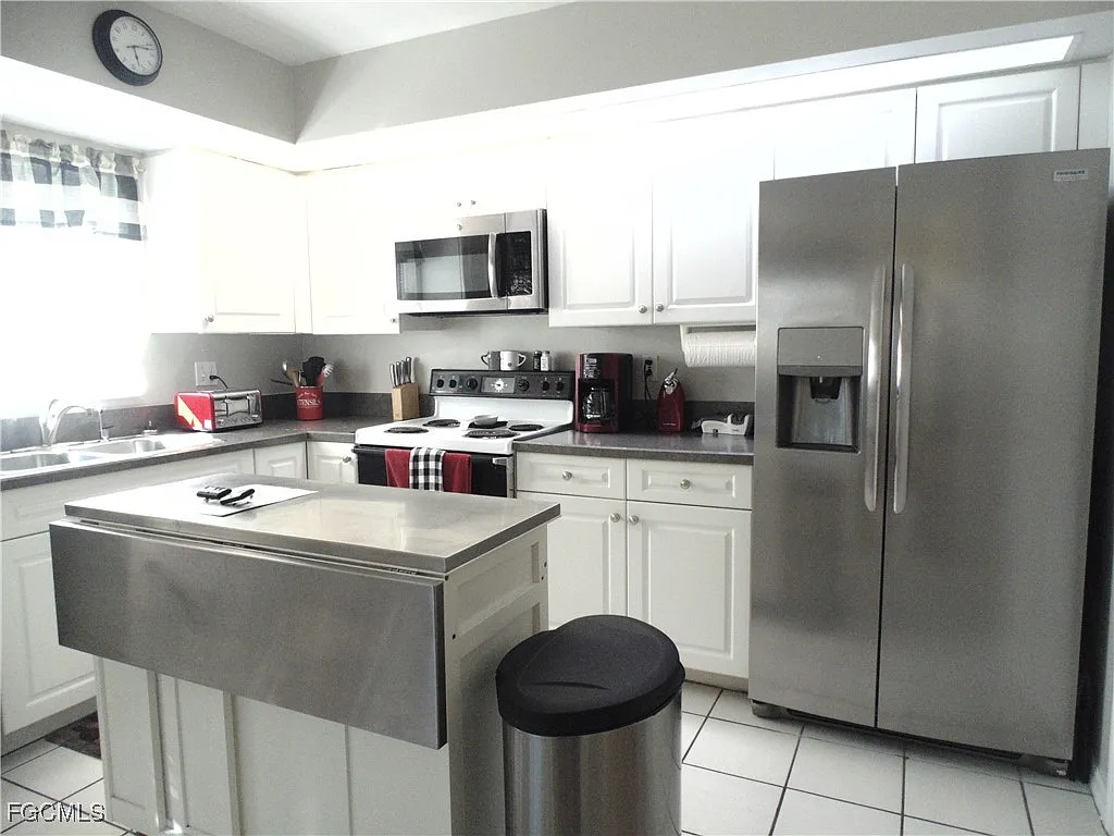 2 bed, 2.0 bath, 1449 sqft, $2,400 — Photo 4