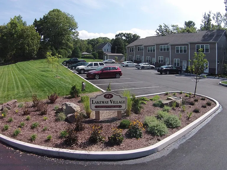 21 Lakeway Village Ln — Photo 1